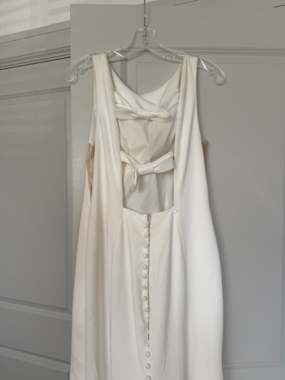 Essense of Australia D3901 Minimalist Crepe Wedding Gown - Size 12 - Picture 7 of 10